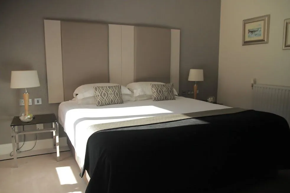 Westport Coast Hotel 4*,