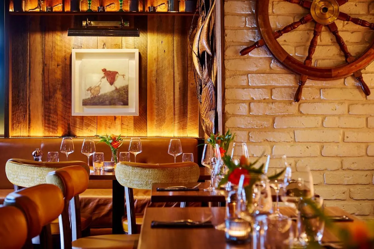 Westport Coast Hotel 4*,