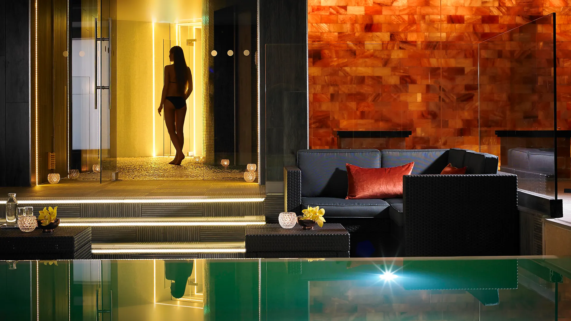 Westport Coast Hotel 4*,